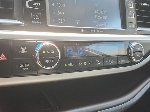 Used 2017 Toyota Highlander Limited AWD/4WD image 12