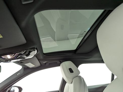 Used 2025 BMW 530i xDrive image 12