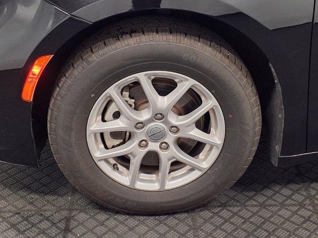 Used 2024 Chrysler Pacifica Touring-L FWD image 11