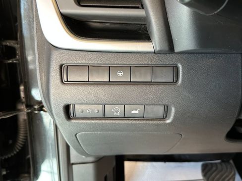 Used 2025 Nissan Rogue SV AWD/4WD image 18