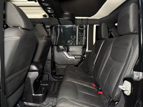 Used 2015 Jeep Wrangler Unlimited Sahara w/ Max Tow Package AWD/4WD image 22