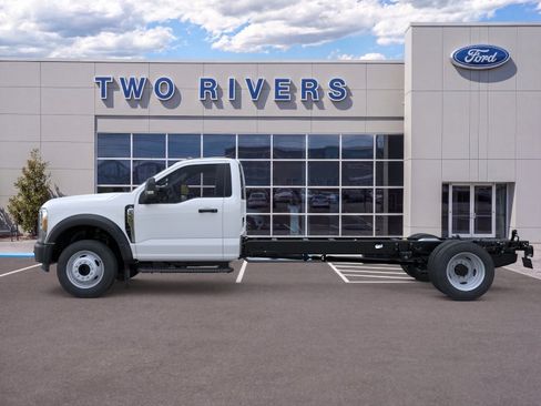 New 2026 Ford F550 2WD Regular Cab Super Duty image 3