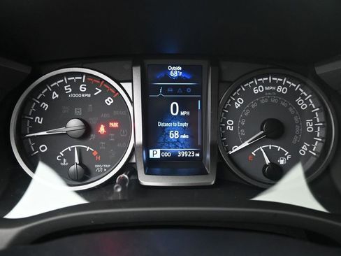 Used 2022 Toyota Tacoma TRD Sport AWD/4WD image 19