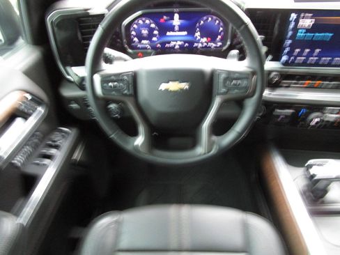 Used 2023 Chevrolet Silverado 1500 High Country w/ Technology Package AWD/4WD image 11