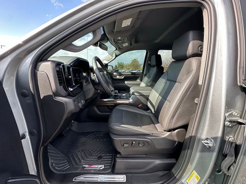 Used 2023 Chevrolet Silverado 1500 RST image 2