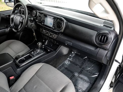 Used 2020 Toyota Tacoma SR w/ SR Convenience Package RWD image 9