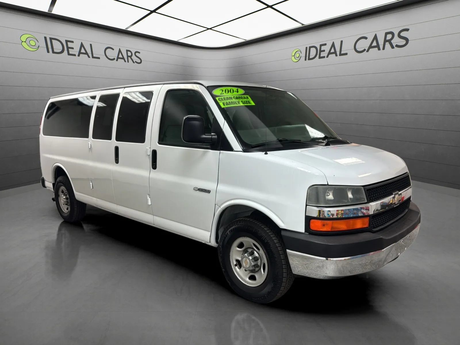 Used 2004 Chevrolet Express 3500 Extended Passenger w/ LS Preferred Equipment Group RWD image 3