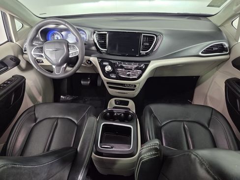 Certified 2023 Chrysler Pacifica Touring-L image 27