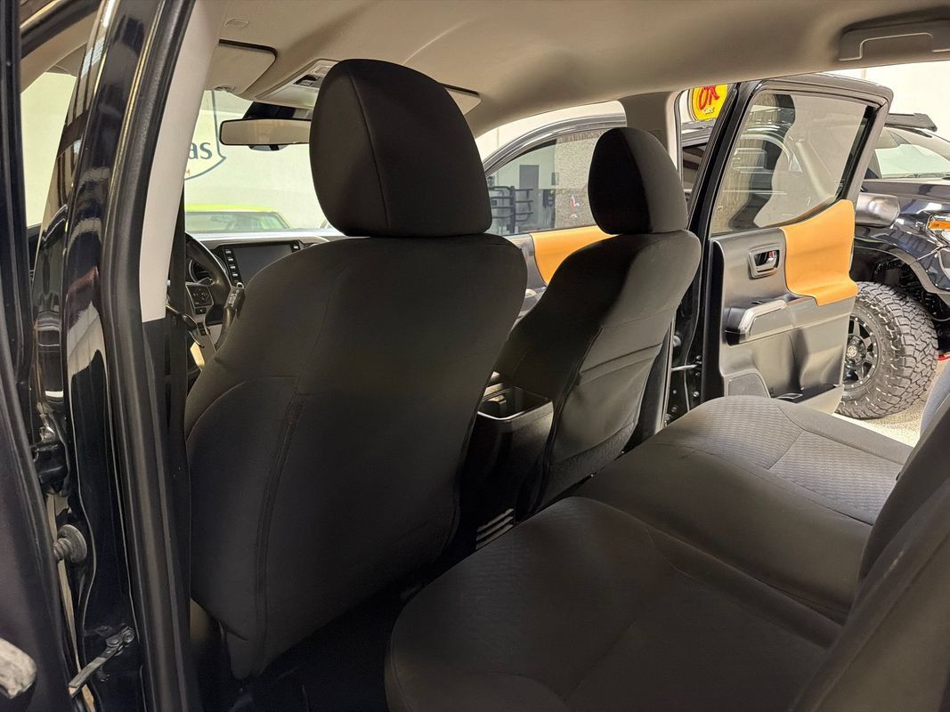 Used 2020 Toyota Tacoma SR5 RWD image 33