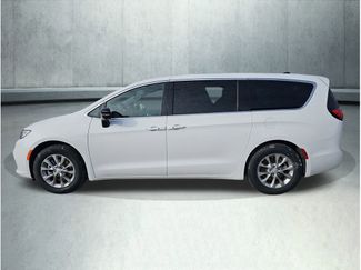 New 2026 Chrysler Pacifica Limited video 2