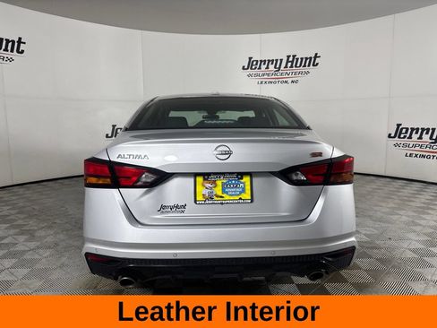 Used 2024 Nissan Altima 2.5 SR w/ SR Premium Package FWD image 7