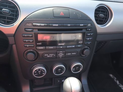 Used 2010 MAZDA MX-5 Miata Grand Touring w/ Premium Pkg RWD image 15