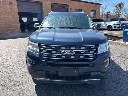Used 2016 Ford Explorer XLT w/ Equipment Group 202A image 10