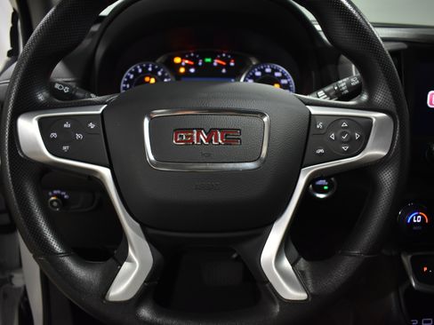 Used 2024 GMC Terrain SLE w/ Driver Convenience Package image 16