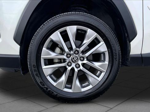 Used 2022 Toyota RAV4 XLE Premium FWD image 11
