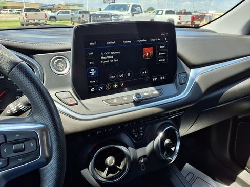 Used 2024 Chevrolet Blazer LT w/ Convenience Package FWD image 4