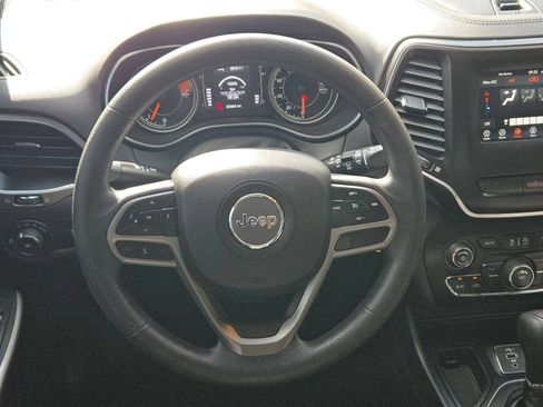 Used 2019 Jeep Cherokee Latitude w/ Popular Appearance Group FWD image 20