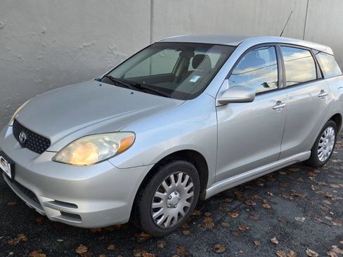 Used 2004 Toyota Matrix XR image 2