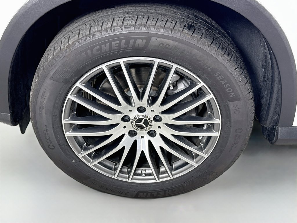 Used 2025 Mercedes-Benz GLC 300 4MATIC image 29