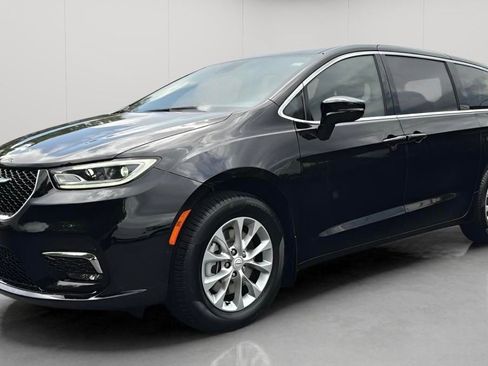 New 2025 Chrysler Pacifica Select w/ Uconnect Theater Family Group AWD/4WD image 12