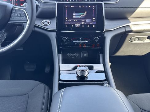 New 2025 Jeep Grand Cherokee Laredo X image 6