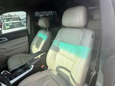 Used 2015 Ford Explorer XLT w/ Equipment Group 202B FWD image 7