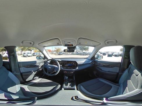 Used 2025 Chevrolet TrailBlazer LT image 42