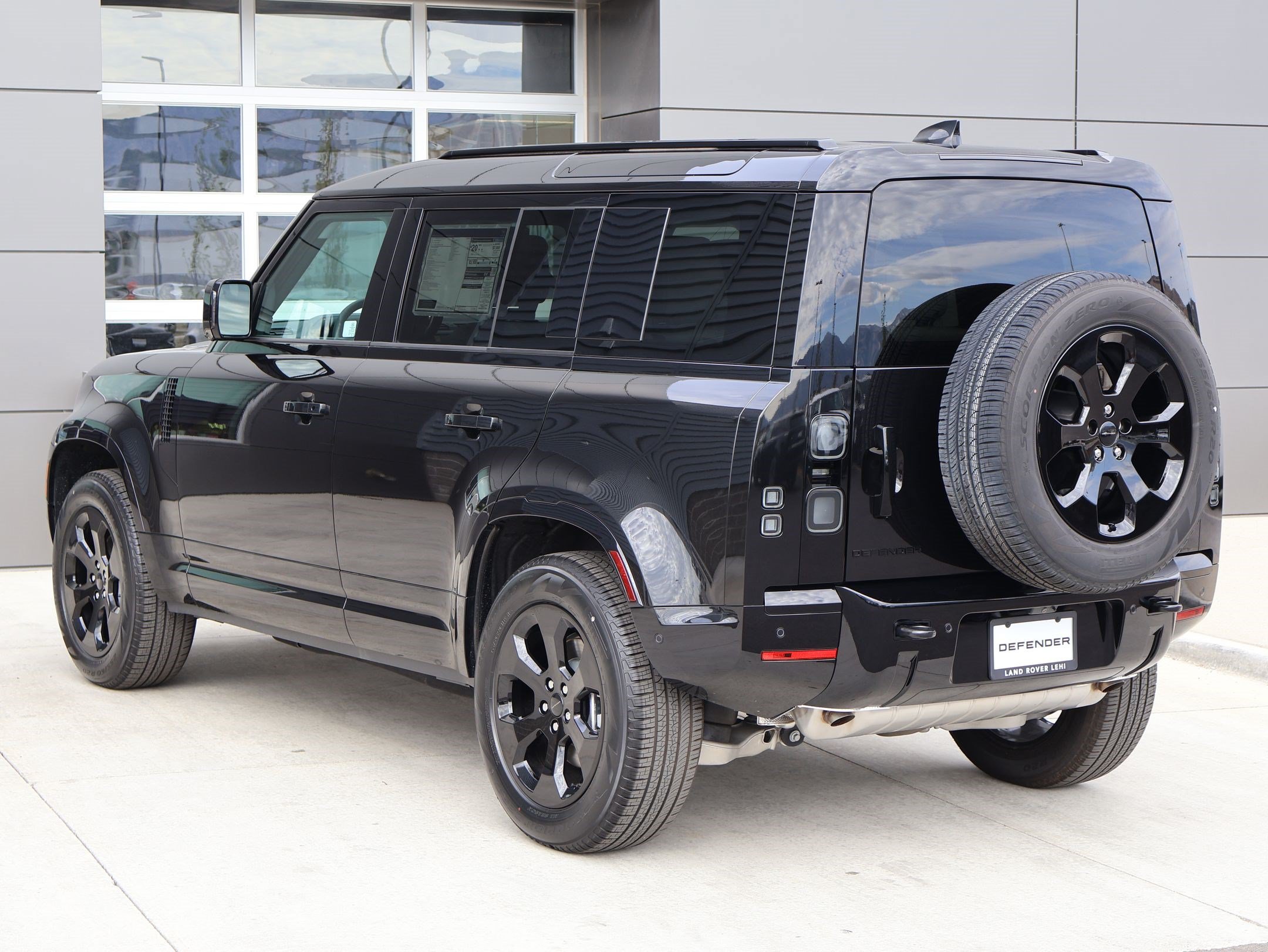 Used 2026 Land Rover Defender 110 X-Dynamic SE AWD/4WD image 10