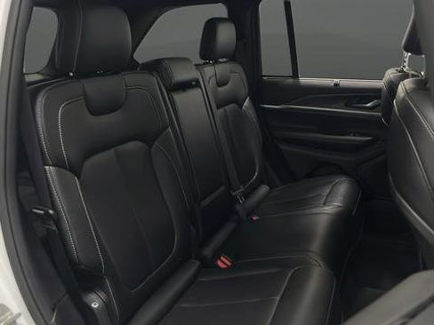 Used 2024 Jeep Grand Cherokee Limited w/ Luxury Tech Group II AWD/4WD image 25