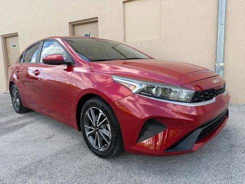Used 2022 Kia Forte LXS image 2