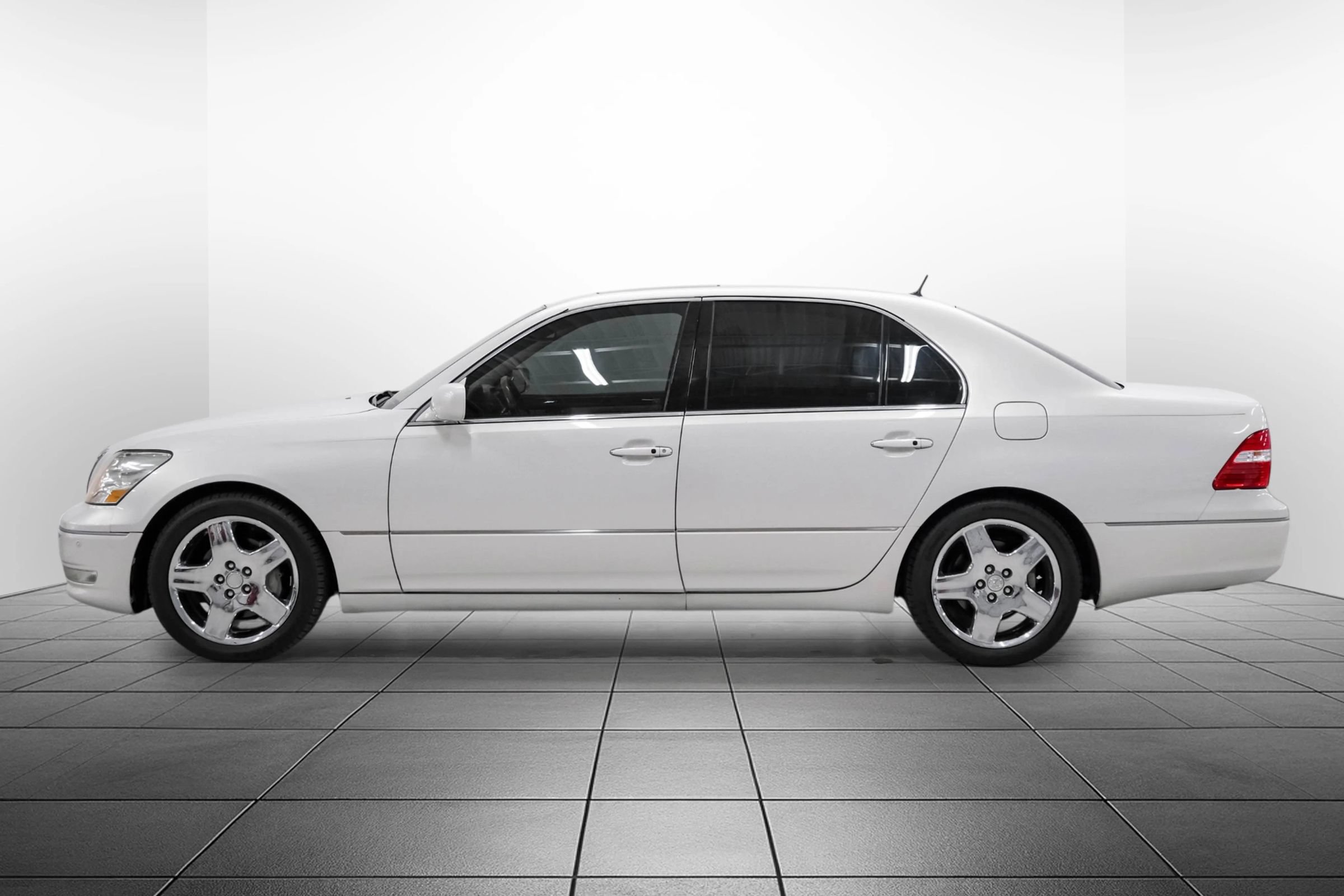 Used 2006 Lexus LS 430 w/ Modern Luxury Pkg RWD image 12