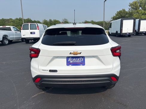 Used 2025 Chevrolet Trax LS image 6