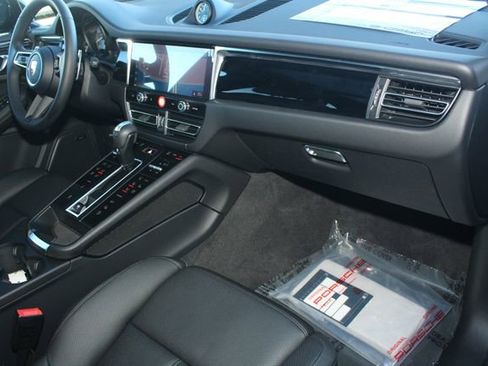 New 2026 Porsche Macan S image 26