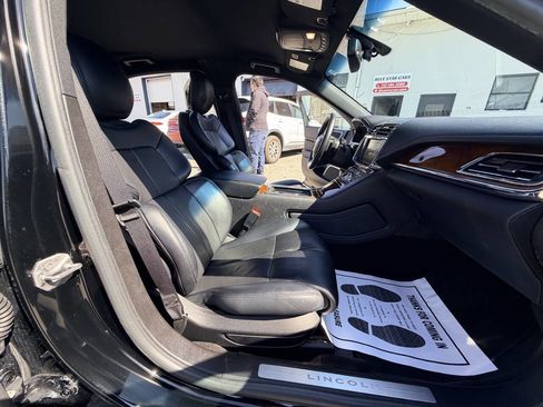 Used 2018 Lincoln Continental Premiere Livery AWD 4dr Sedan w/ Equipment Group 500A image 67