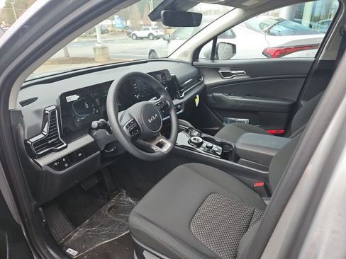 Used 2025 Kia Sportage LX image 12