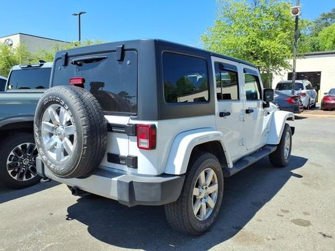 Used 2017 Jeep Wrangler Unlimited Sahara w/ Connectivity Group AWD/4WD image 9