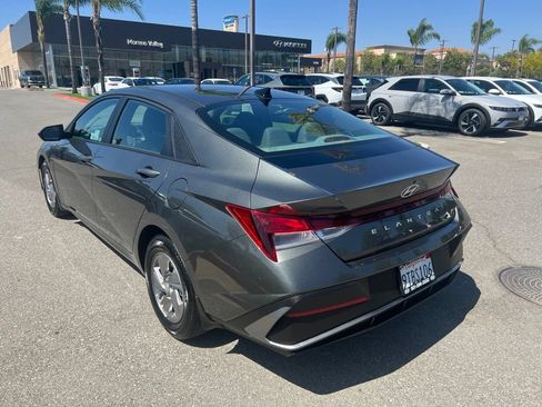 Certified 2025 Hyundai Elantra SE FWD image 6