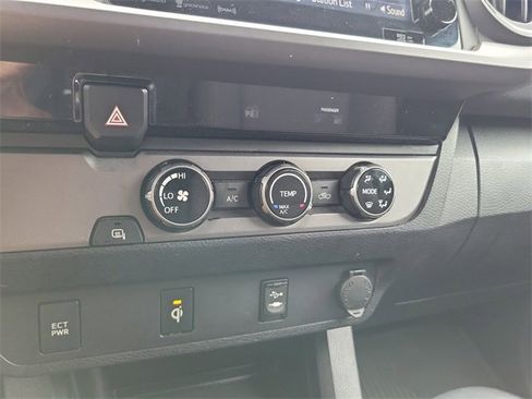 Used 2017 Toyota Tacoma TRD Sport w/ Tow Package image 24