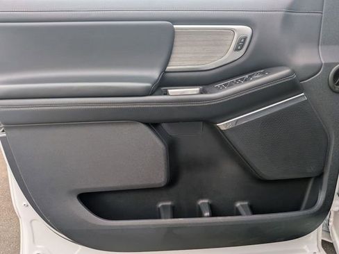 Certified 2025 Ford Expedition Max Platinum image 5