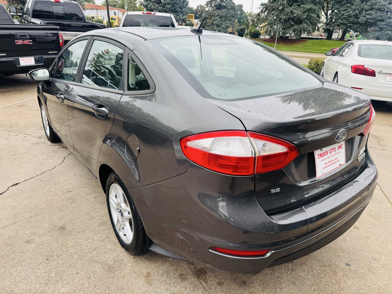 Used 2017 Ford Fiesta SE FWD image 5