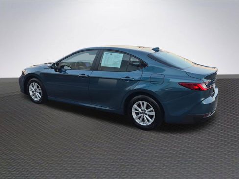 Used 2026 Toyota Camry LE image 5
