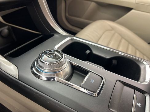 Used 2017 Ford Fusion SE w/ Fusion SE Technology Package image 21