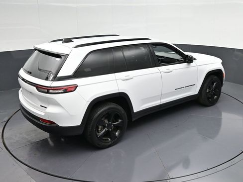 Used 2024 Jeep Grand Cherokee Limited w/ Black Appearance Package AWD/4WD image 23