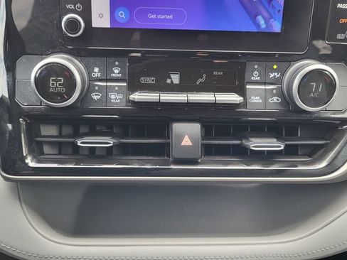 Used 2023 Toyota Highlander LE AWD/4WD image 18