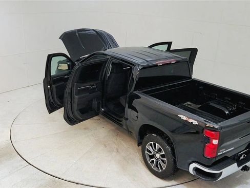 Used 2022 Chevrolet Silverado 1500 LT AWD/4WD image 31
