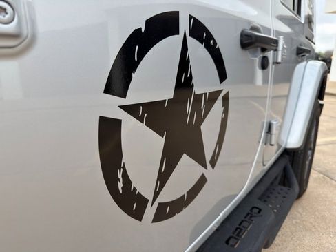 Used 2024 Jeep Wrangler Sahara image 11