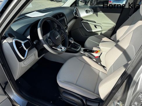 Certified 2022 Kia Soul LX image 9