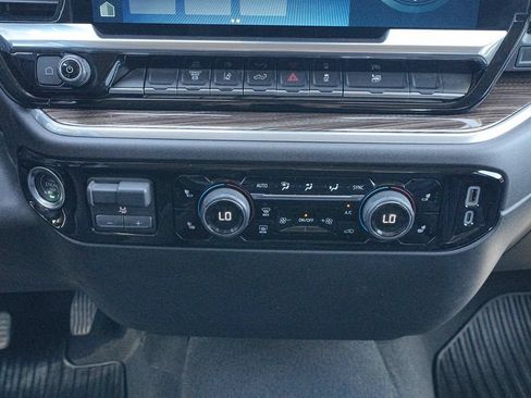 Used 2025 Chevrolet Silverado 2500 LT w/ Convenience Package AWD/4WD image 31