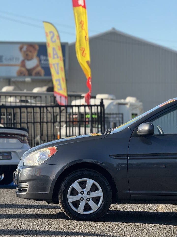 Used 2011 Hyundai Accent GLS FWD image 17