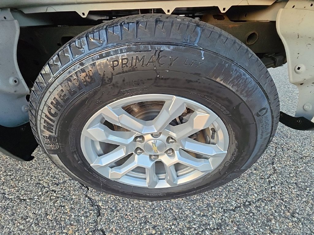 Used 2022 Chevrolet Silverado 1500 LT AWD/4WD image 24
